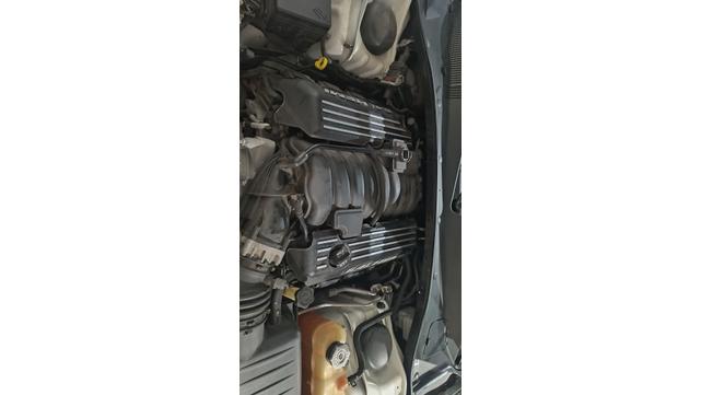 Photo of 2012 White Chrysler 300