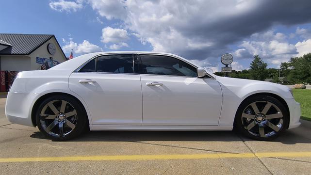 Photo of 2012 White Chrysler 300