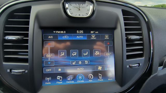 Photo of 2012 White Chrysler 300