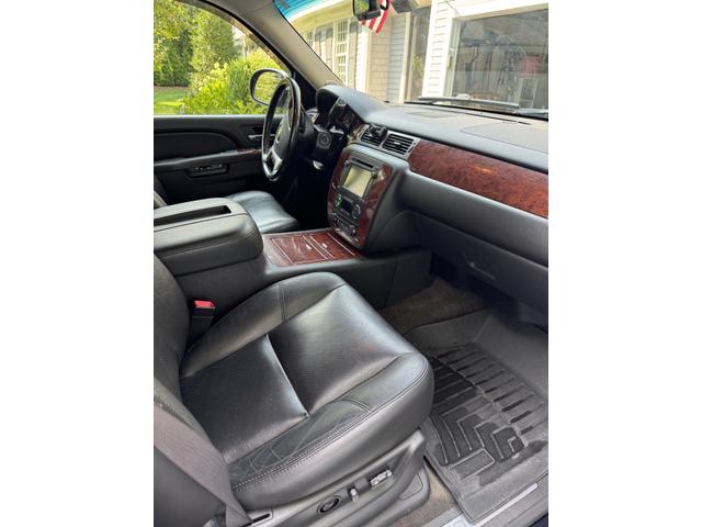 Photo of 2014 Black Chevrolet Suburban
