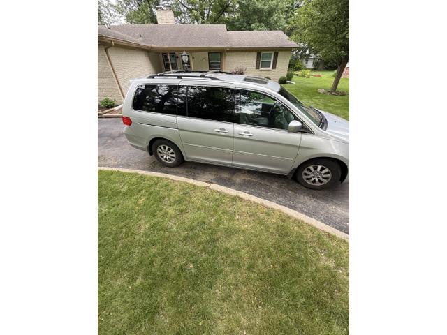 Photo of 2010 Silver Honda Odyssey