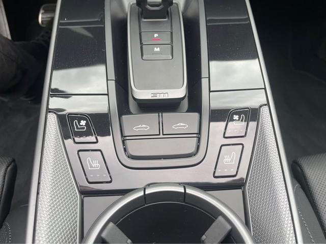 Photo of 2024 Black Porsche 911