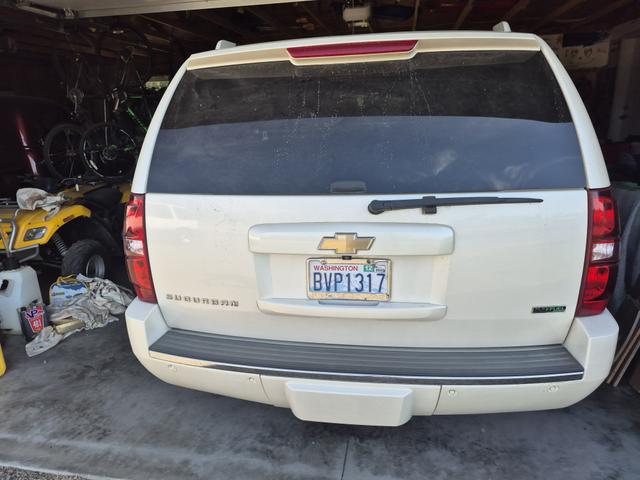 Photo of 2010 White Chevrolet Suburban