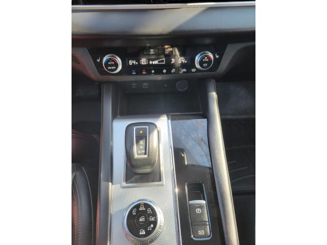Photo of 2022 White Mitsubishi Outlander