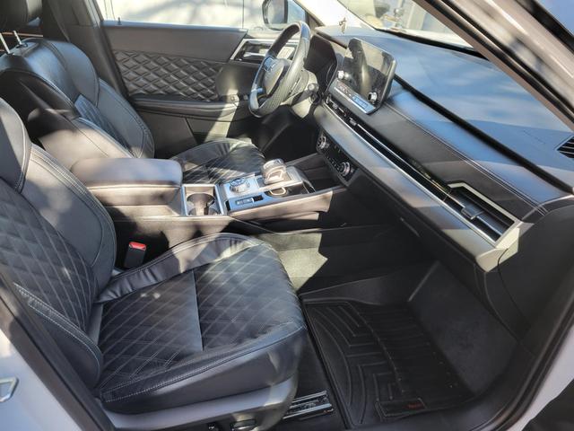 Photo of 2022 White Mitsubishi Outlander
