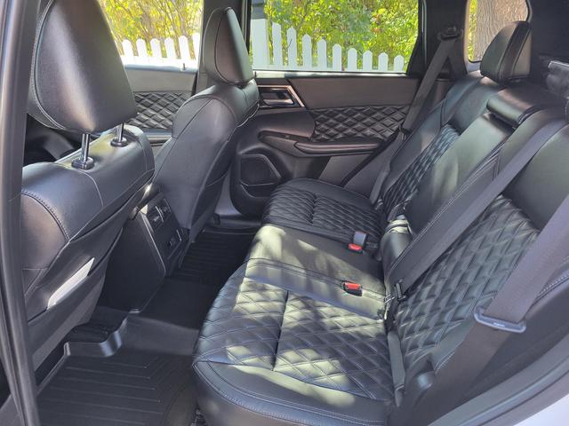 Photo of 2022 White Mitsubishi Outlander