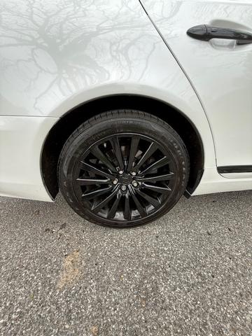 Photo of 2017 White Lexus LS 460