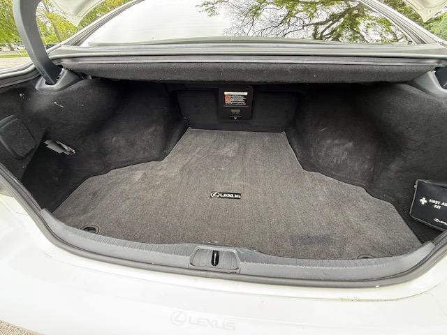 Photo of 2017 White Lexus LS 460