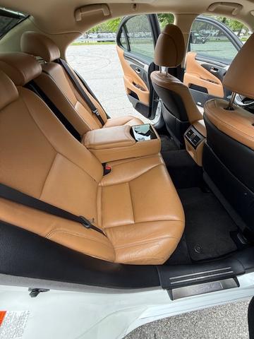 Photo of 2017 White Lexus LS 460