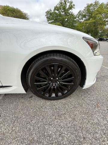Photo of 2017 White Lexus LS 460