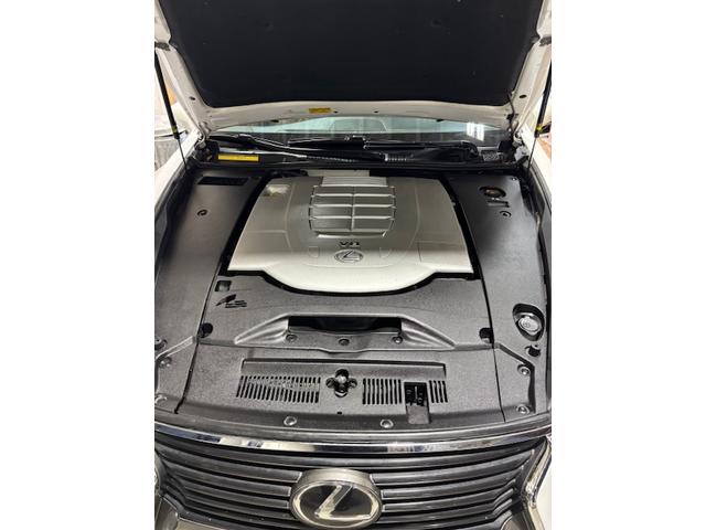 Photo of 2017 White Lexus LS 460