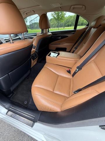 Photo of 2017 White Lexus LS 460