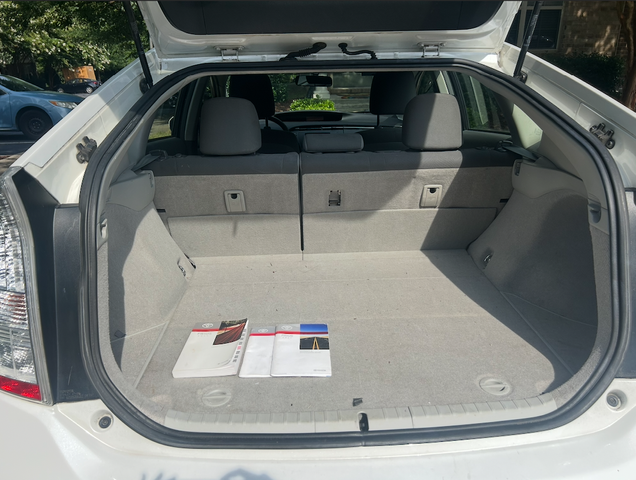 Photo of 2011 White Toyota Prius