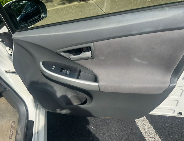 Photo of 2011 White Toyota Prius