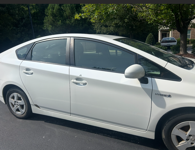 Photo of 2011 White Toyota Prius