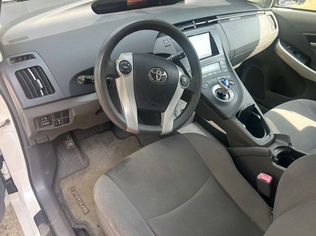 Photo of 2011 White Toyota Prius