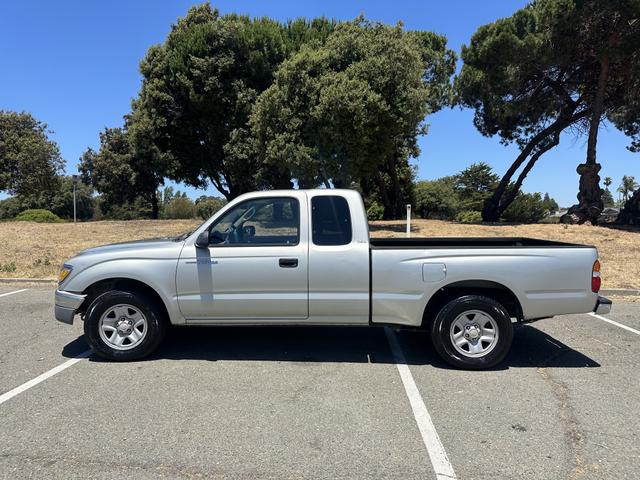 Photo of 2001 Silver Toyota Tacoma