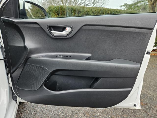Photo of 2022 White Kia Rio
