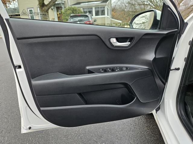 Photo of 2022 White Kia Rio