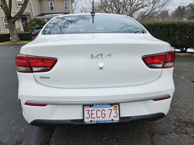 Photo of 2022 White Kia Rio