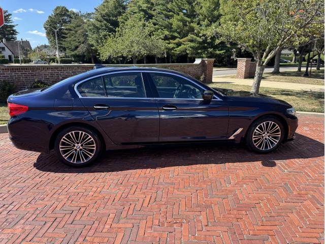 Photo of 2018 Blue BMW 540