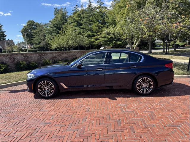 Photo of 2018 Blue BMW 540