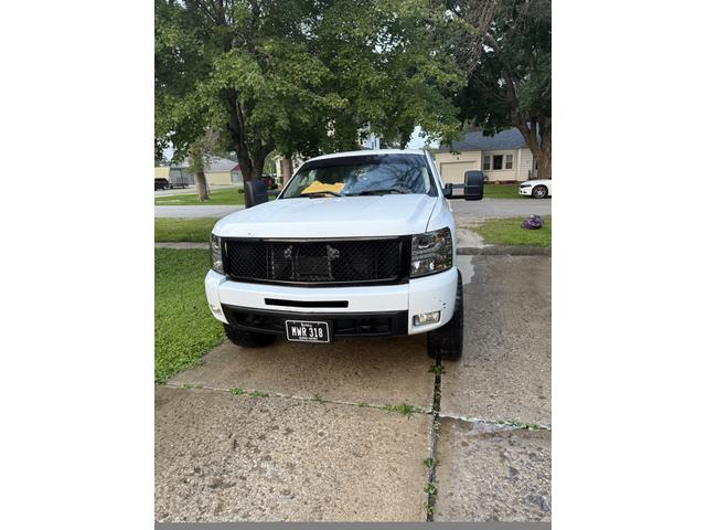 Photo of 2013 White Chevrolet Silverado 1500