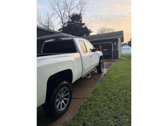 Photo of 2013 White Chevrolet Silverado 1500