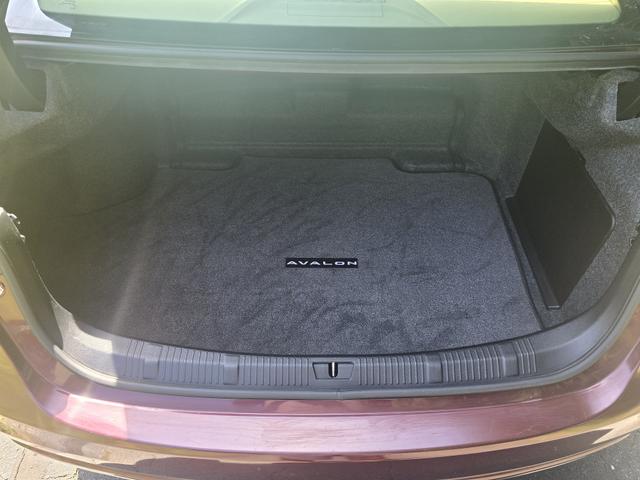 Photo of 2015 Red Toyota Avalon Hybrid