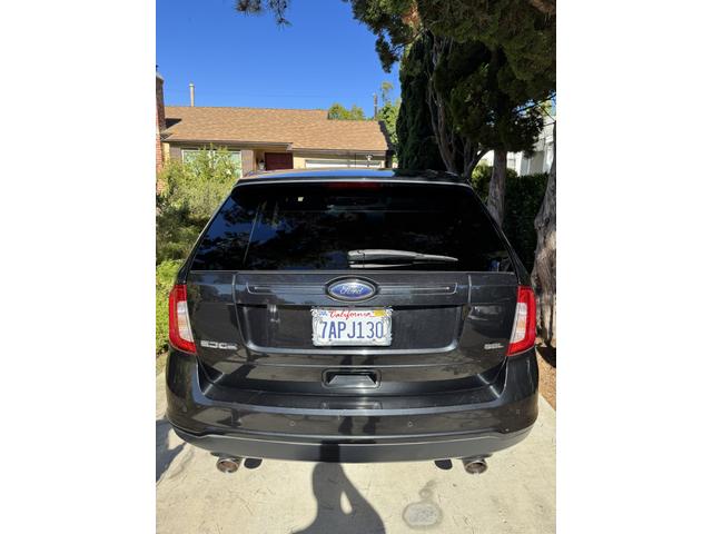 Photo of 2013 Black Ford Edge