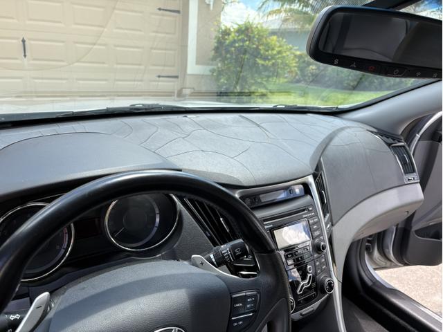 Photo of 2012 Silver Hyundai SONATA