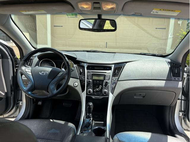 Photo of 2012 Silver Hyundai SONATA