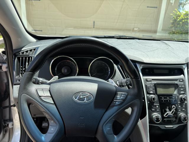 Photo of 2012 Silver Hyundai SONATA