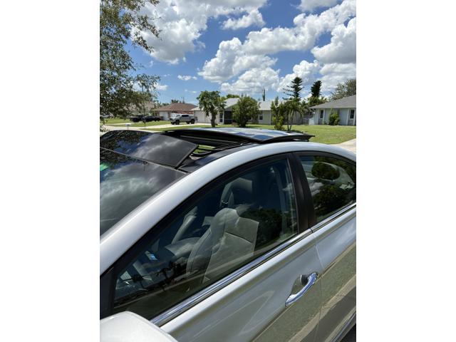 Photo of 2012 Silver Hyundai SONATA