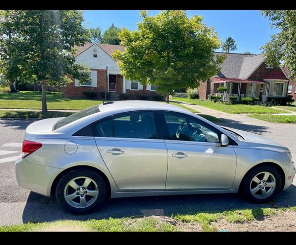 Photo of 2015 Silver Chevrolet Cruze