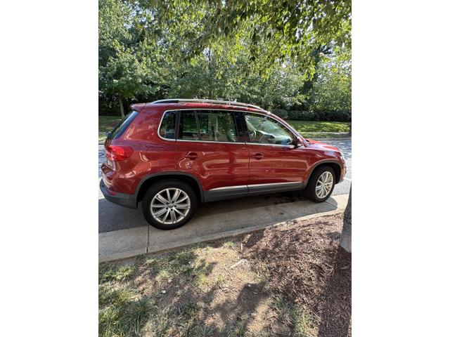 Photo of 2016 Red Volkswagen Tiguan