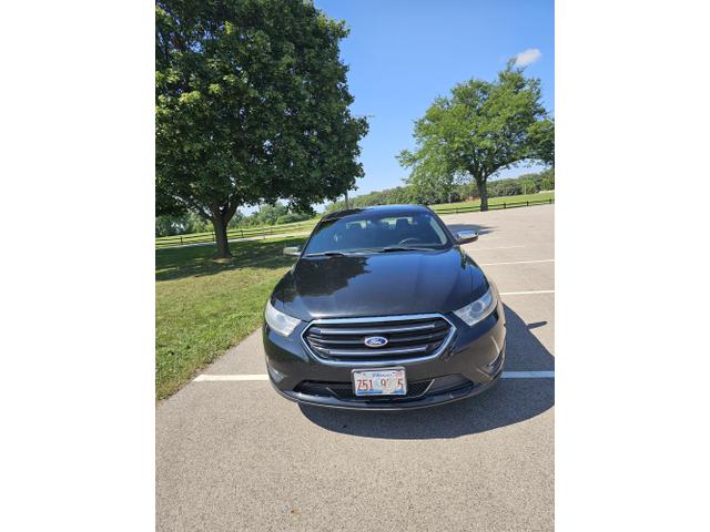 Photo of 2013 Black Ford Taurus