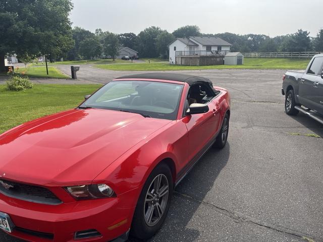Photo of 2011 Red Ford Mustang
