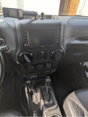 Photo of 2014 White Jeep Wrangler Unlimited