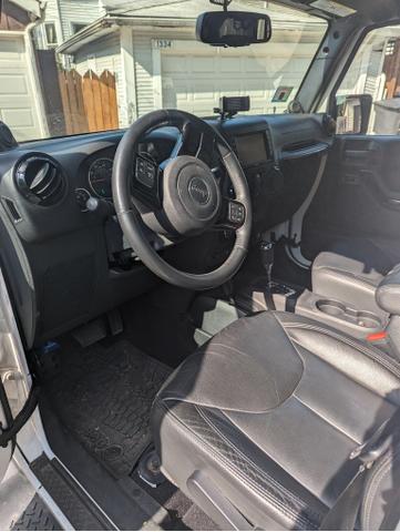 Photo of 2014 White Jeep Wrangler Unlimited