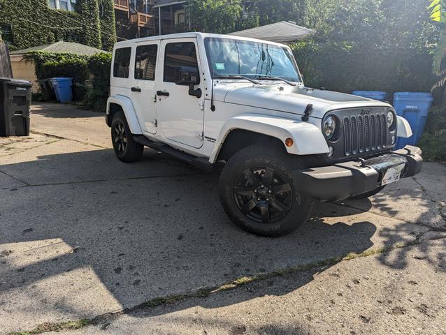 Photo of 2014 White Jeep Wrangler Unlimited