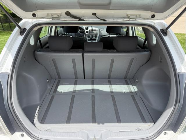 Photo of 2010 White Pontiac Vibe