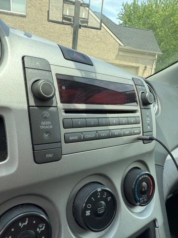 Photo of 2010 White Pontiac Vibe