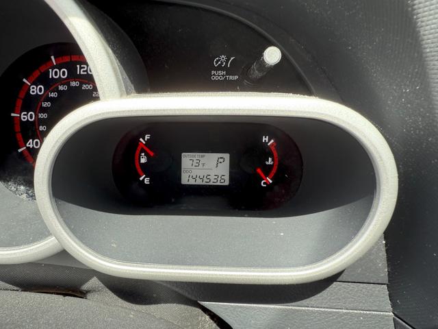 Photo of 2010 White Pontiac Vibe