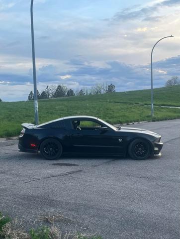 Photo of 2010 Black Ford Mustang