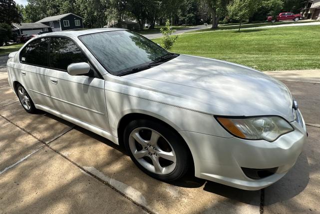 Photo of 2009 White Subaru Legacy