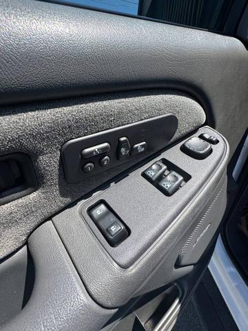 Photo of 2003 White GMC Sierra 2500