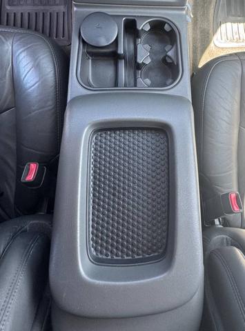 Photo of 2003 White GMC Sierra 2500