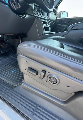 Photo of 2003 White GMC Sierra 2500