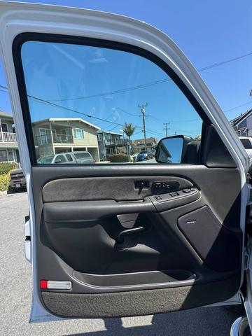 Photo of 2003 White GMC Sierra 2500